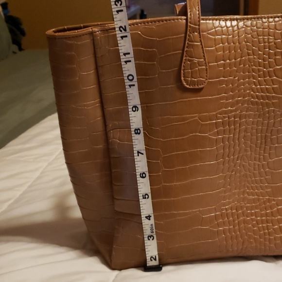 **SOLD**NWOT Mia K. Farrow Purse - Picture 4 of 5